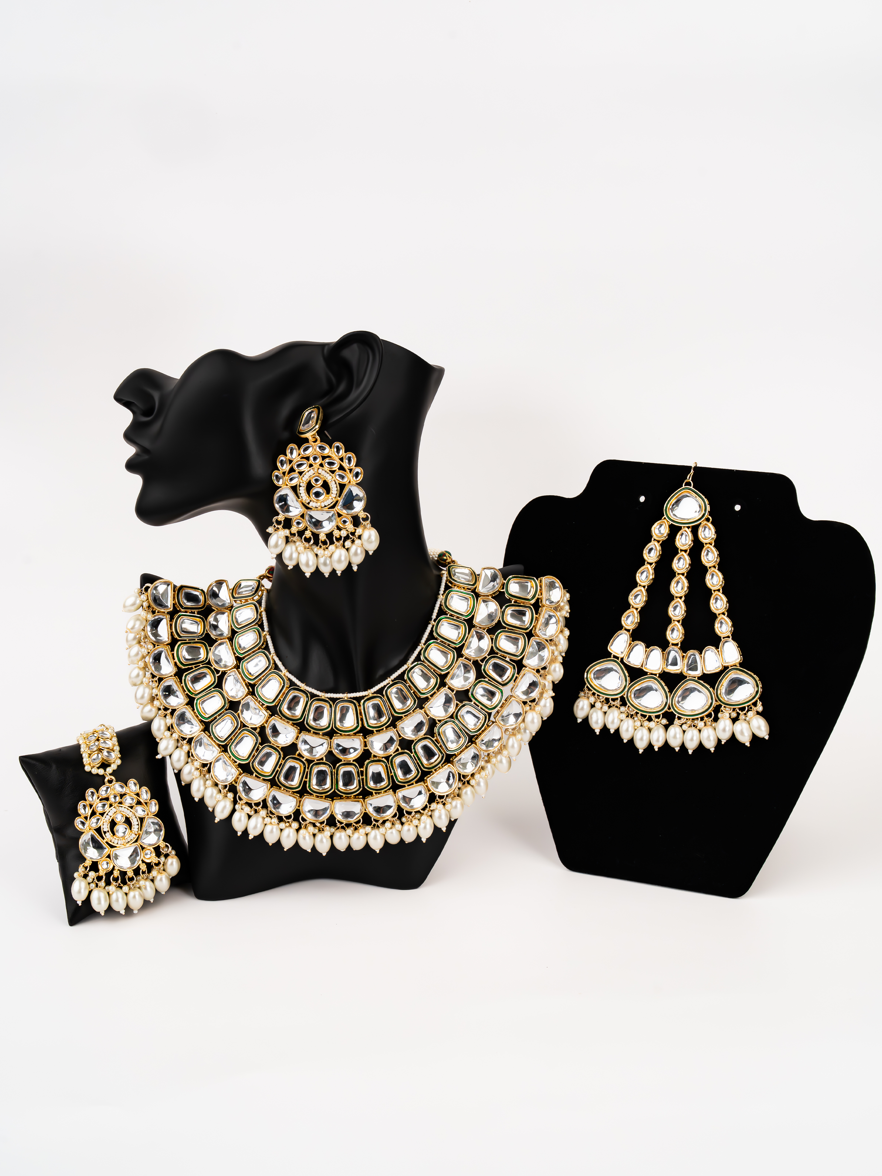 WHITE ISABELLA NECKLACE SET