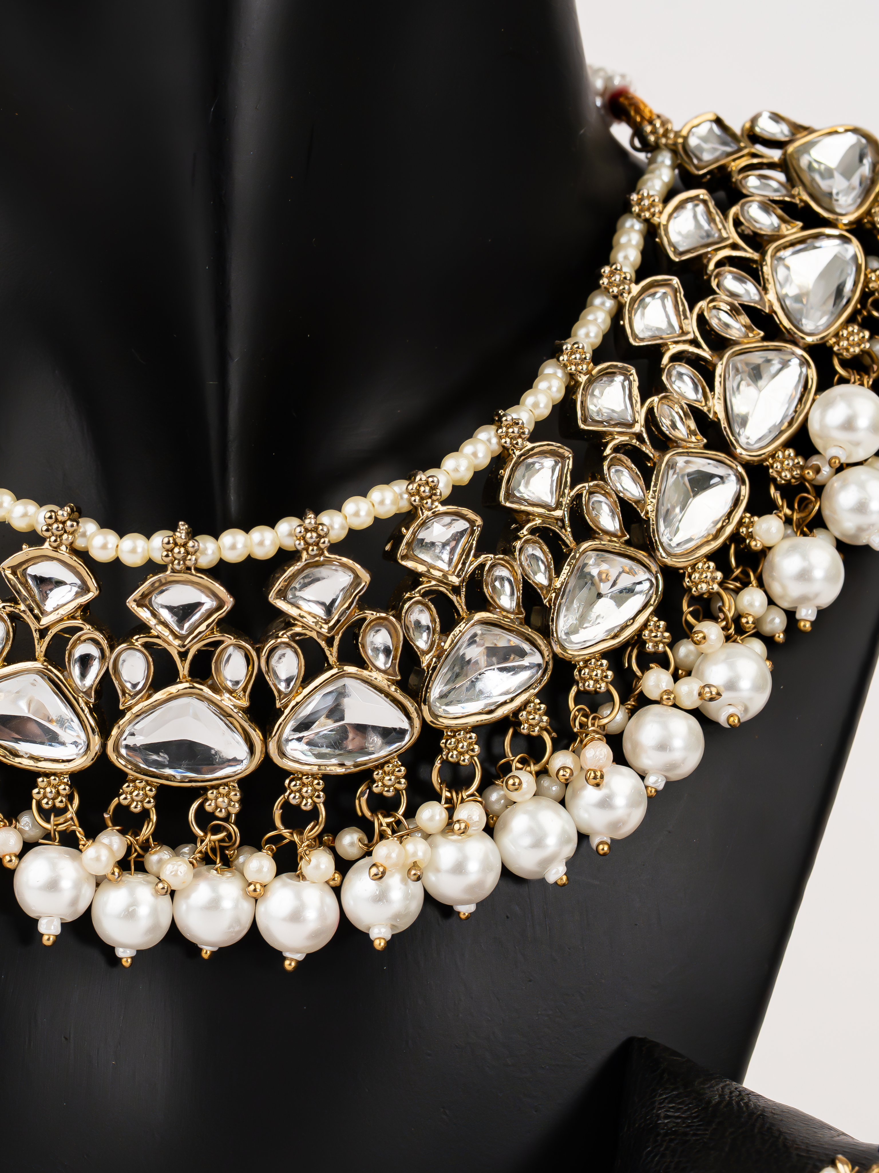 WHITE SANYA NECKLACE SET