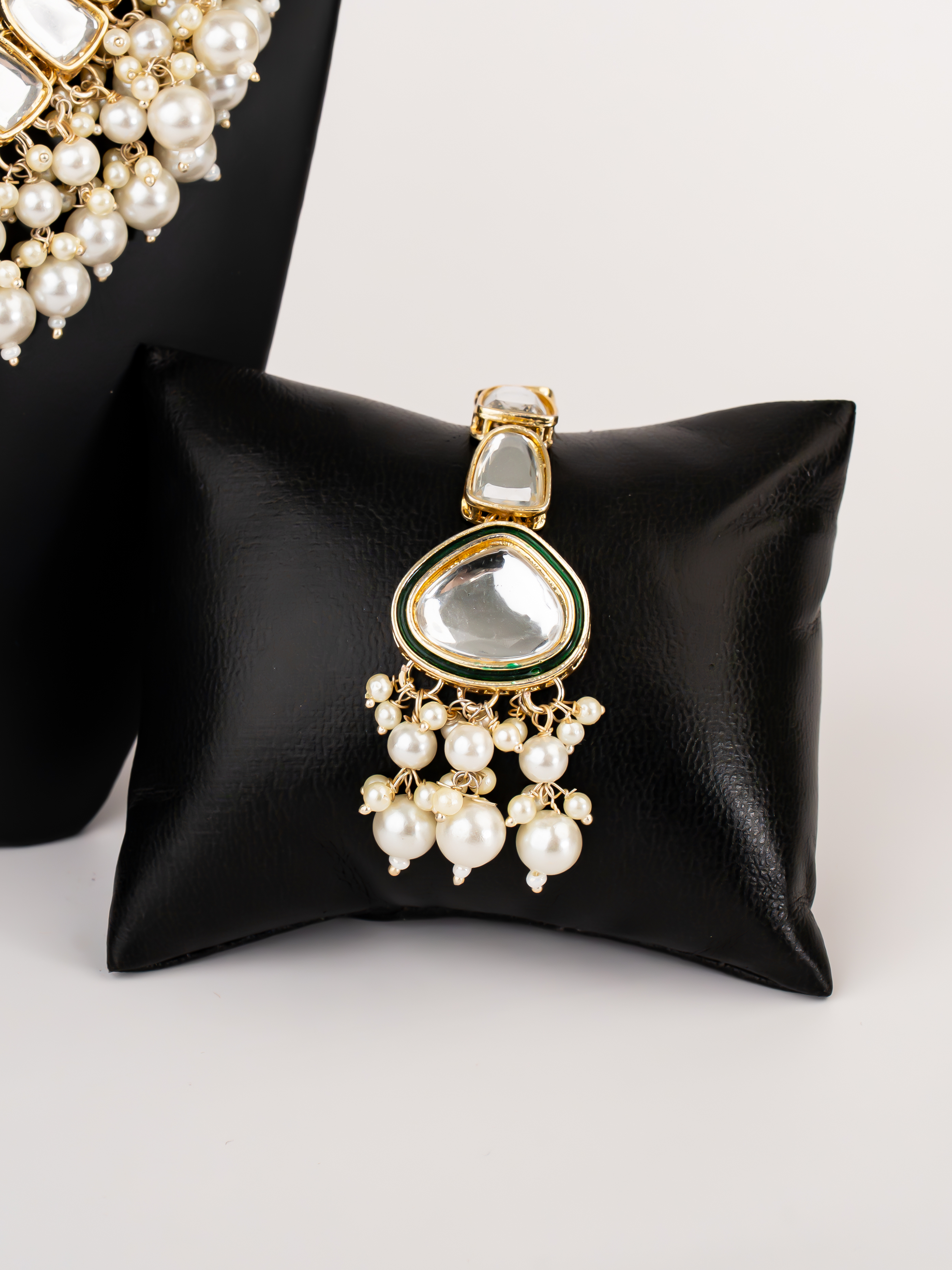 WHITE VIENNA NECKLACE SET