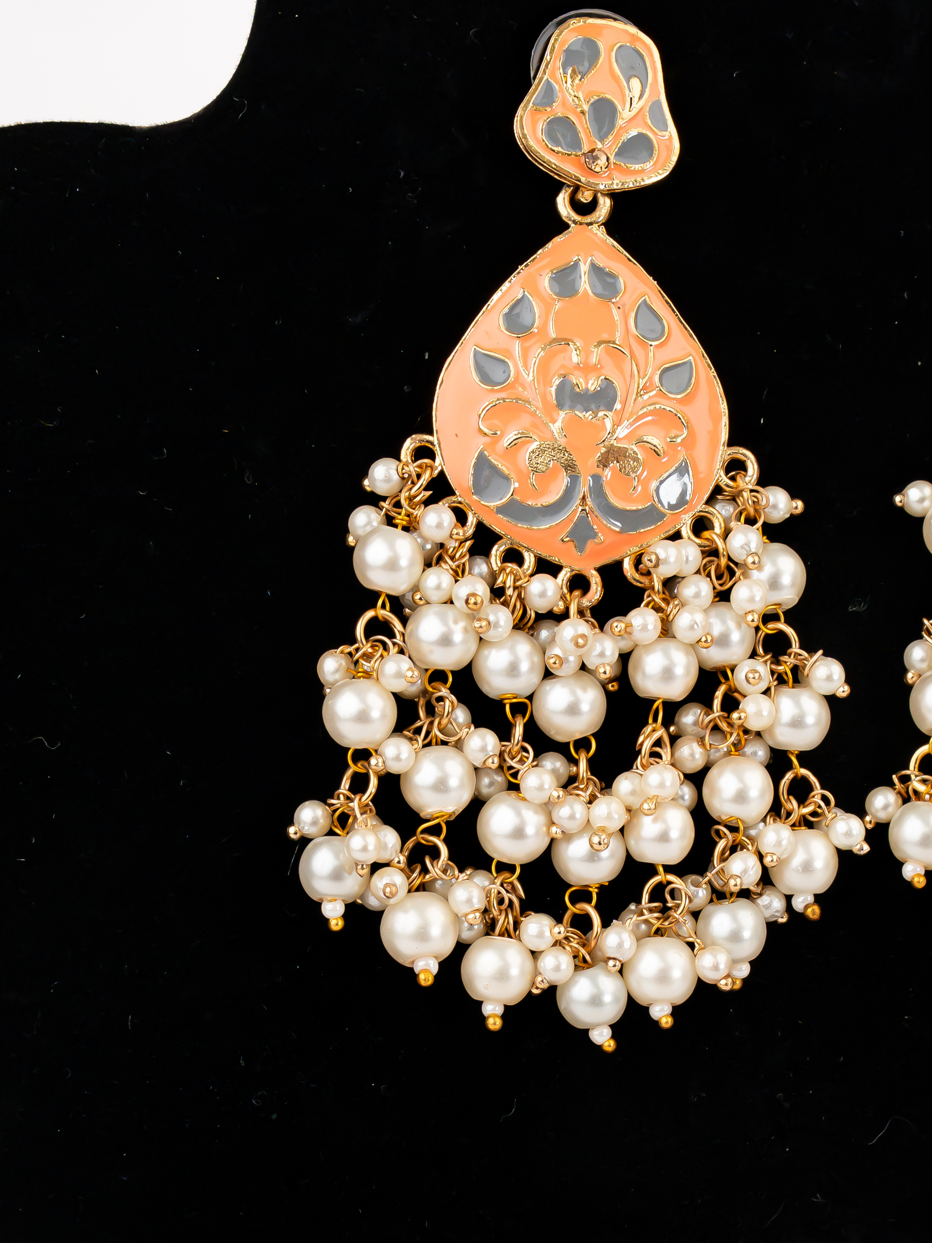 PEACH AMIKA EARRINGS