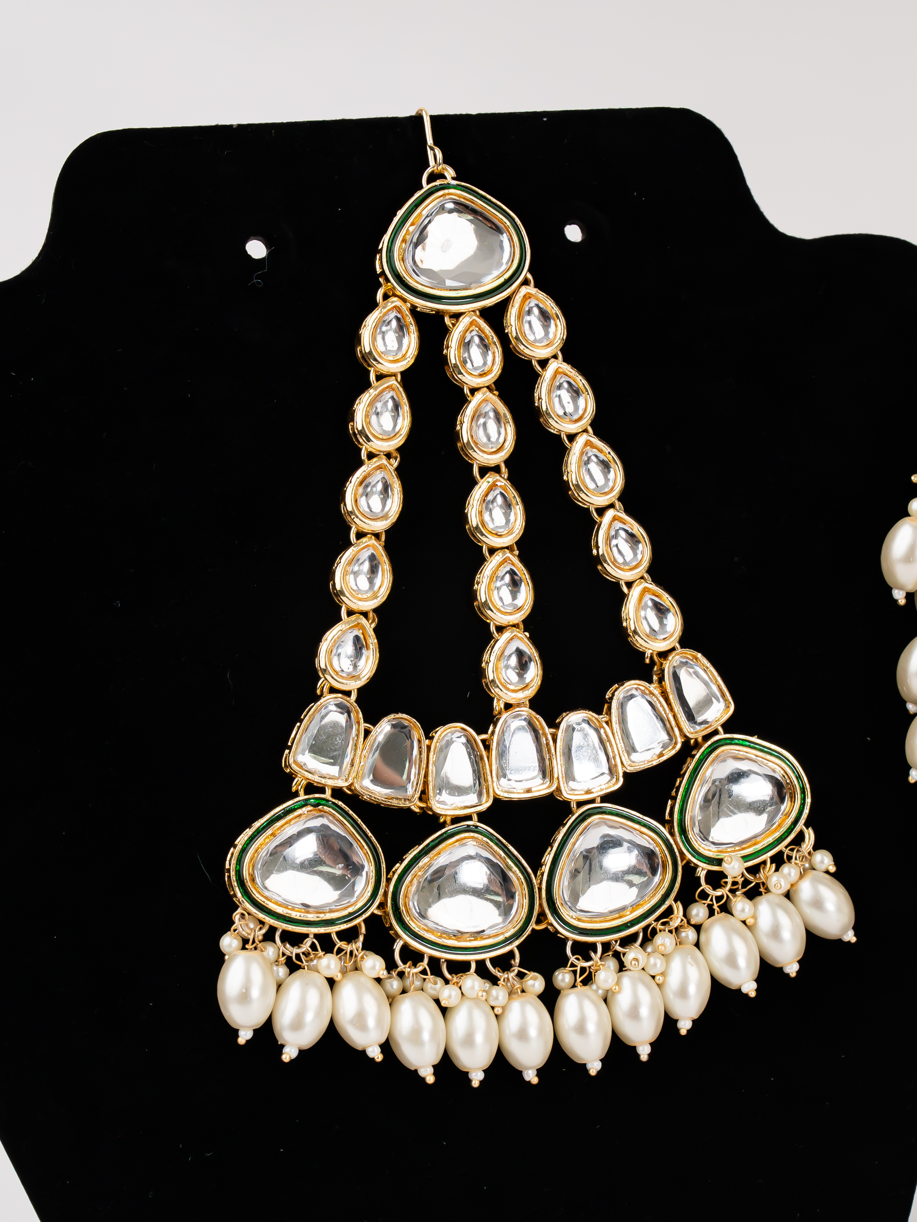 WHITE SOPHIA NECKLACE SET