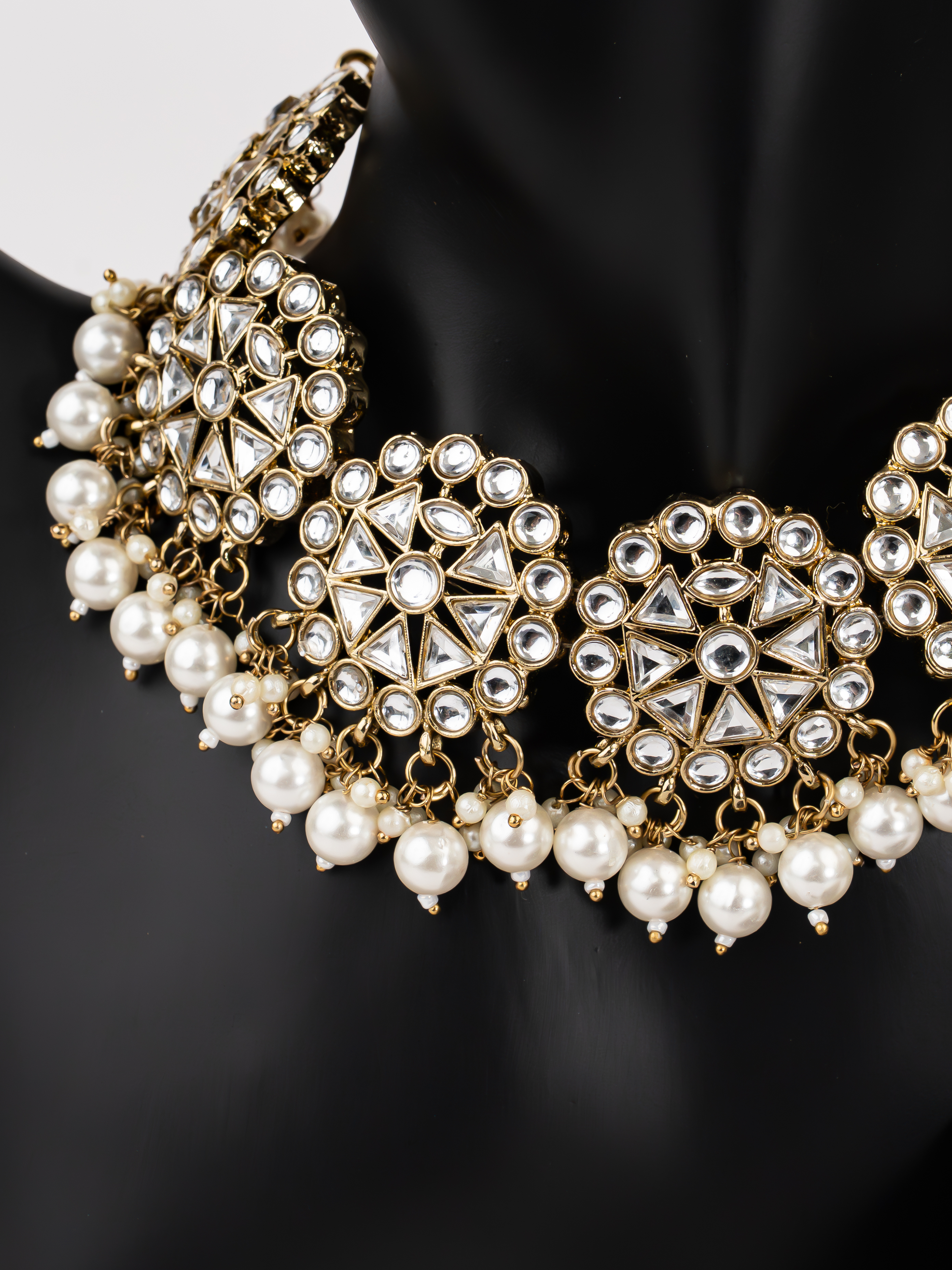 WHITE LEYA NECKLACE SET