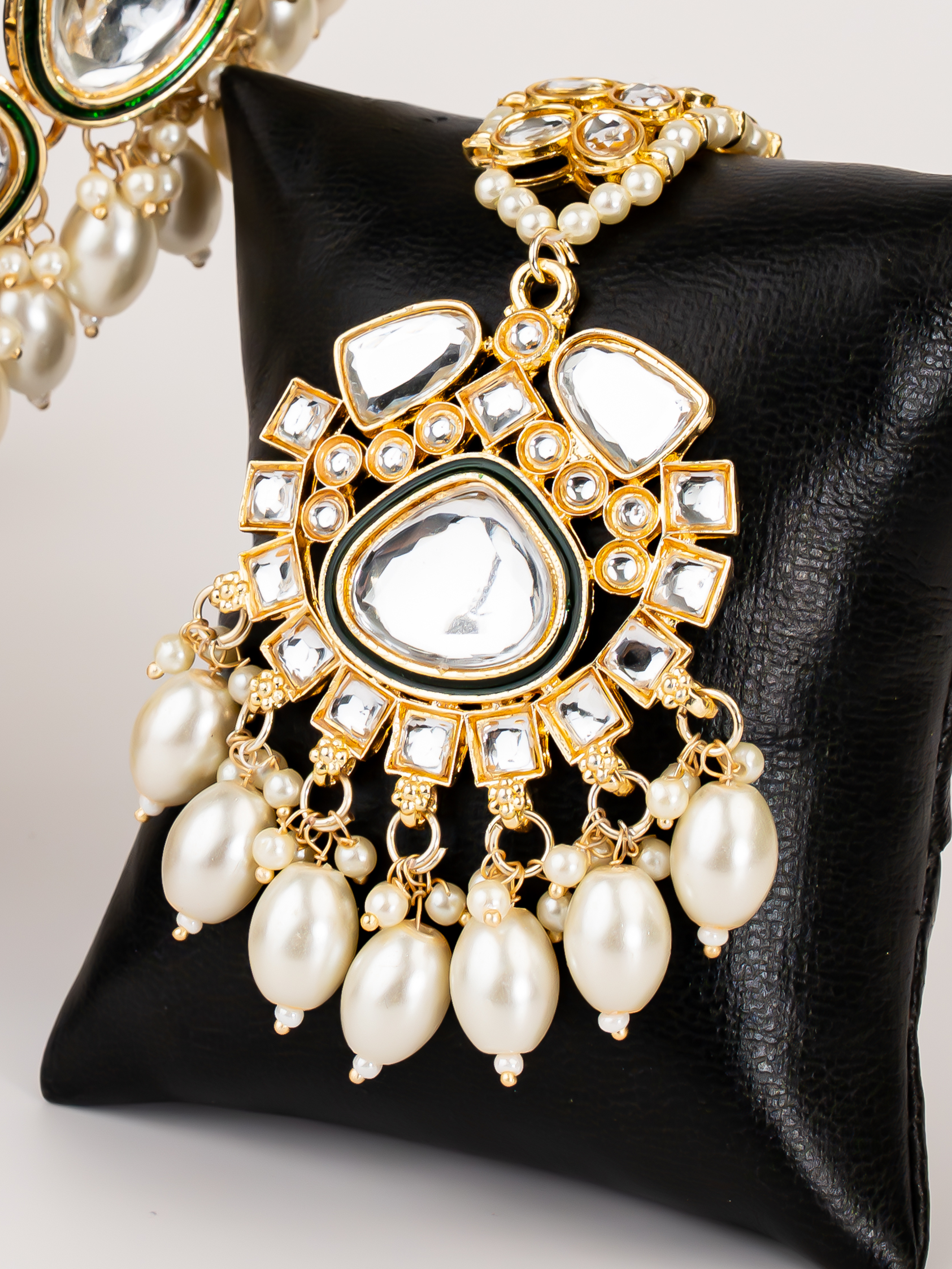 WHITE SOPHIA NECKLACE SET