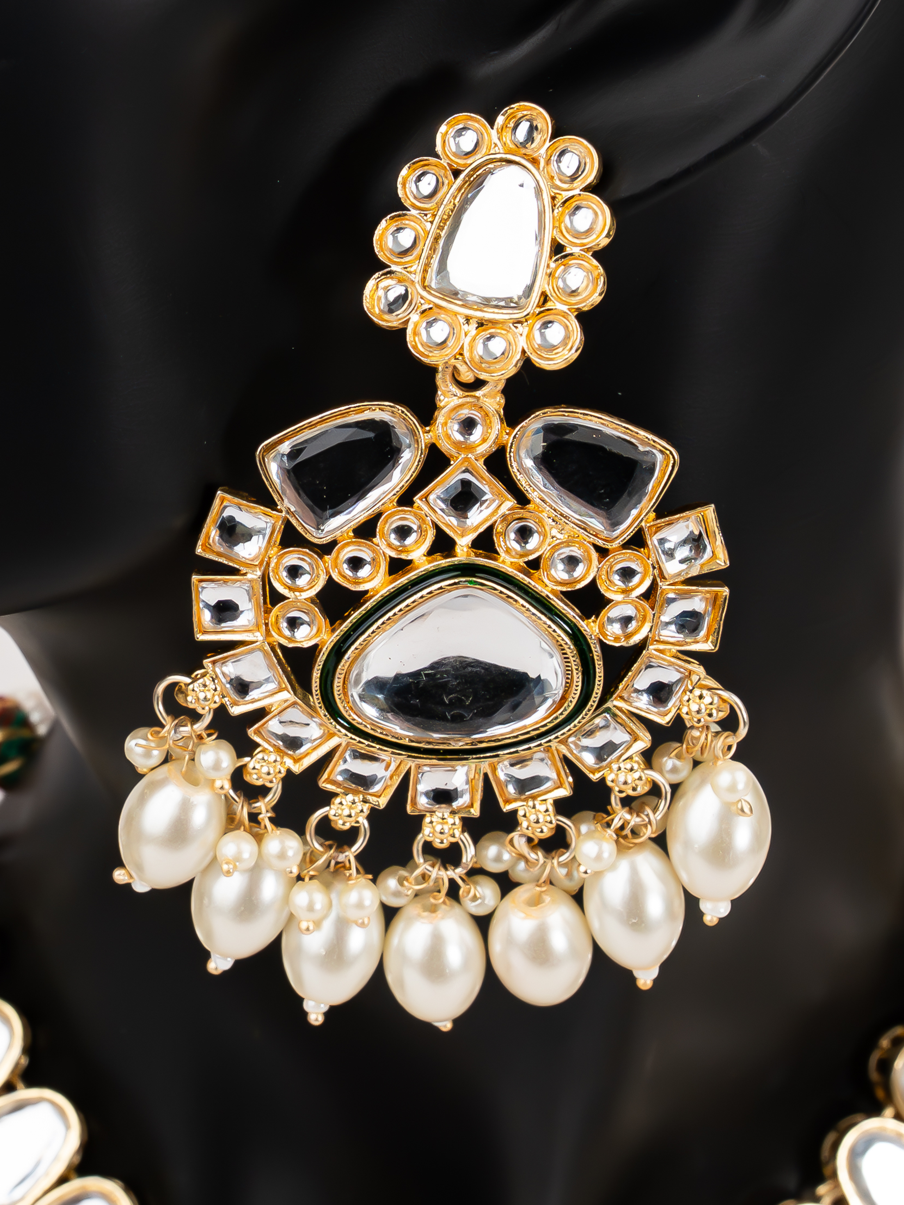 WHITE SOPHIA NECKLACE SET