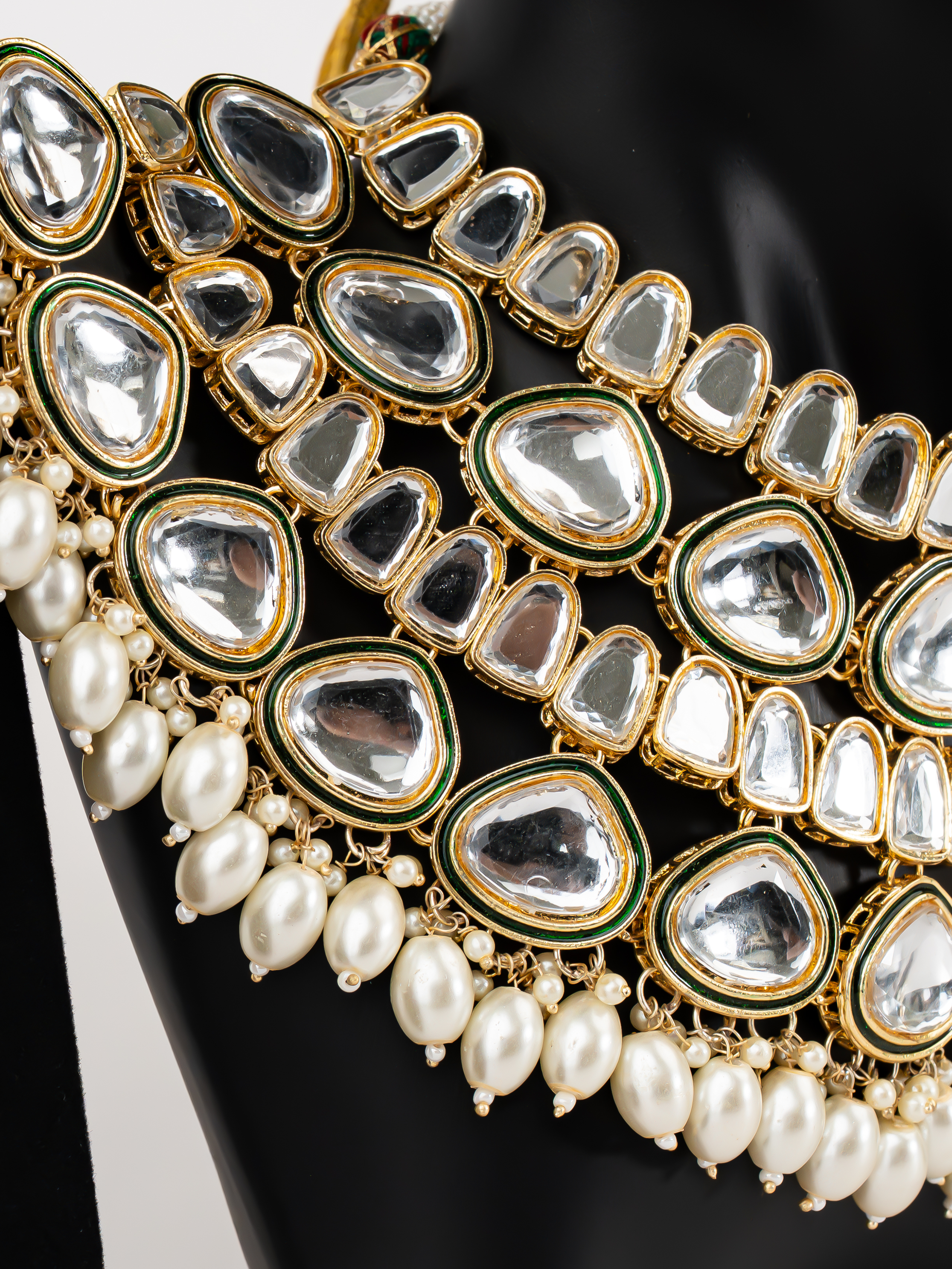 WHITE SOPHIA NECKLACE SET